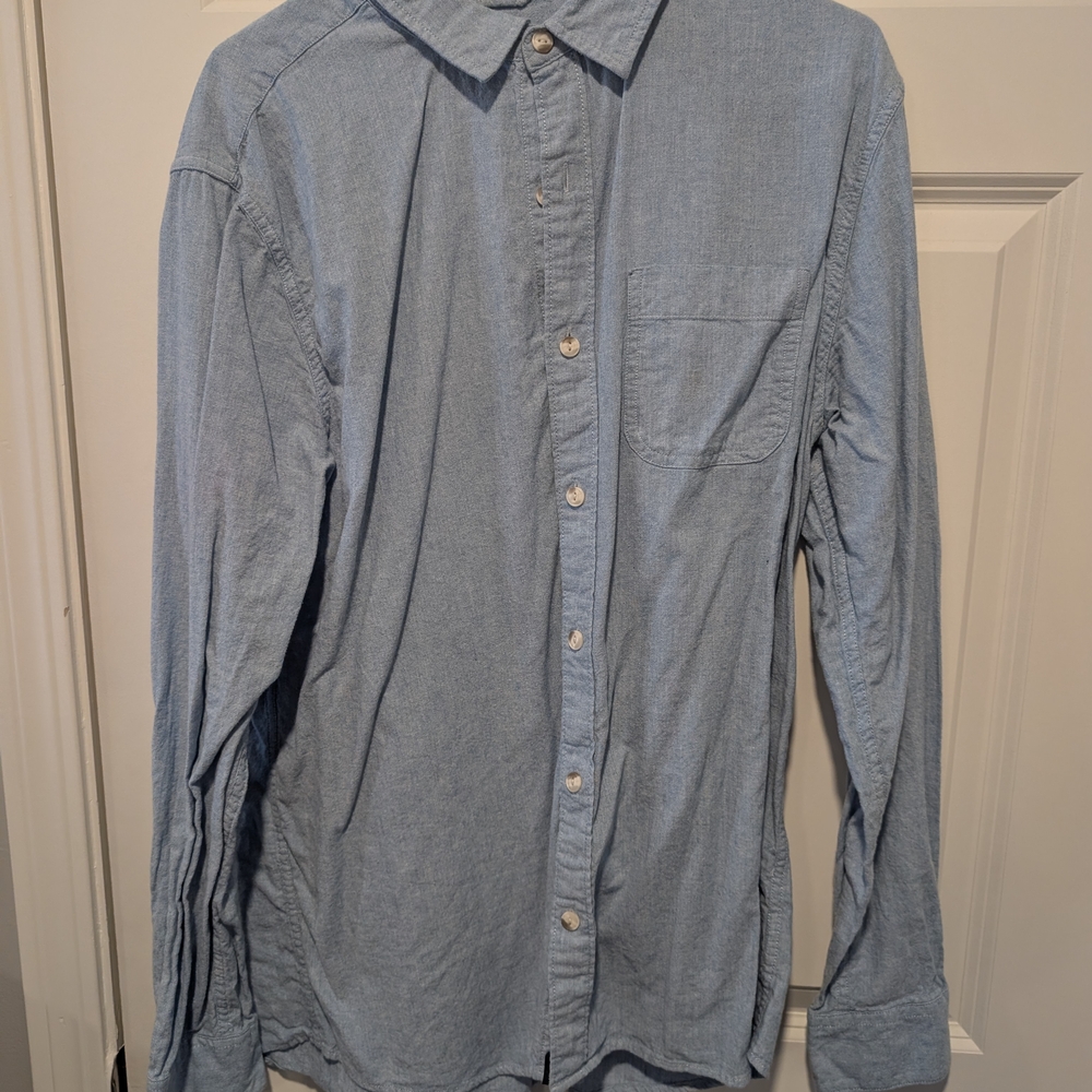 Men's Light Blue Long-Sleeve Button-Down Dress Shirt